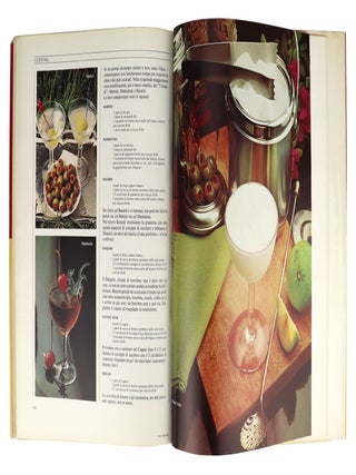 Il Veronelli: Enciclopedia Mondiale dei Vini e delle Acquaviti [Six volume set, with] 1: Italia Abbaia - Luparello; 2: Italia Madonna delle Vittorie - Tiferno; 3: Italia Tignanello - 8 Filari California & Francia Aloxe Corton - Hermitage Rouge les Bessards; 4: Francia Irouleguy - Vouvray Petillant; 5: Europa; 6: Gli altri paesi del mondo & Le acquaviti